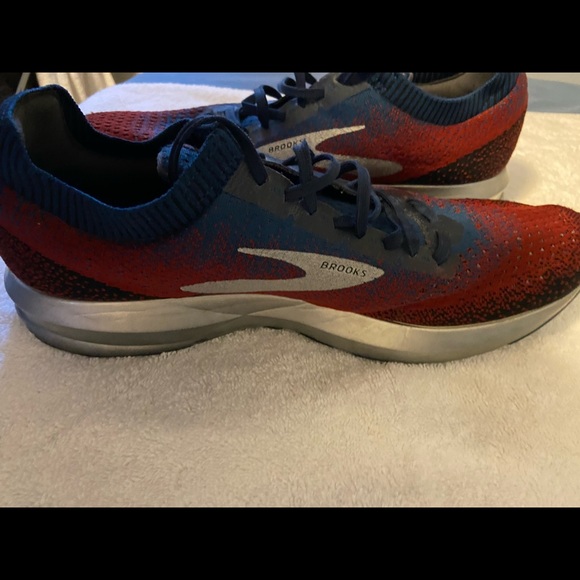 MENS size 12.5 Brooks Men's Levitate 2 Chili/Navy/Black 12.5 D US - Picture 2 of 9